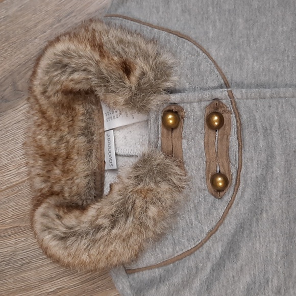 Savannah grey cape with faux fur, size 4T - Picture 3 of 6